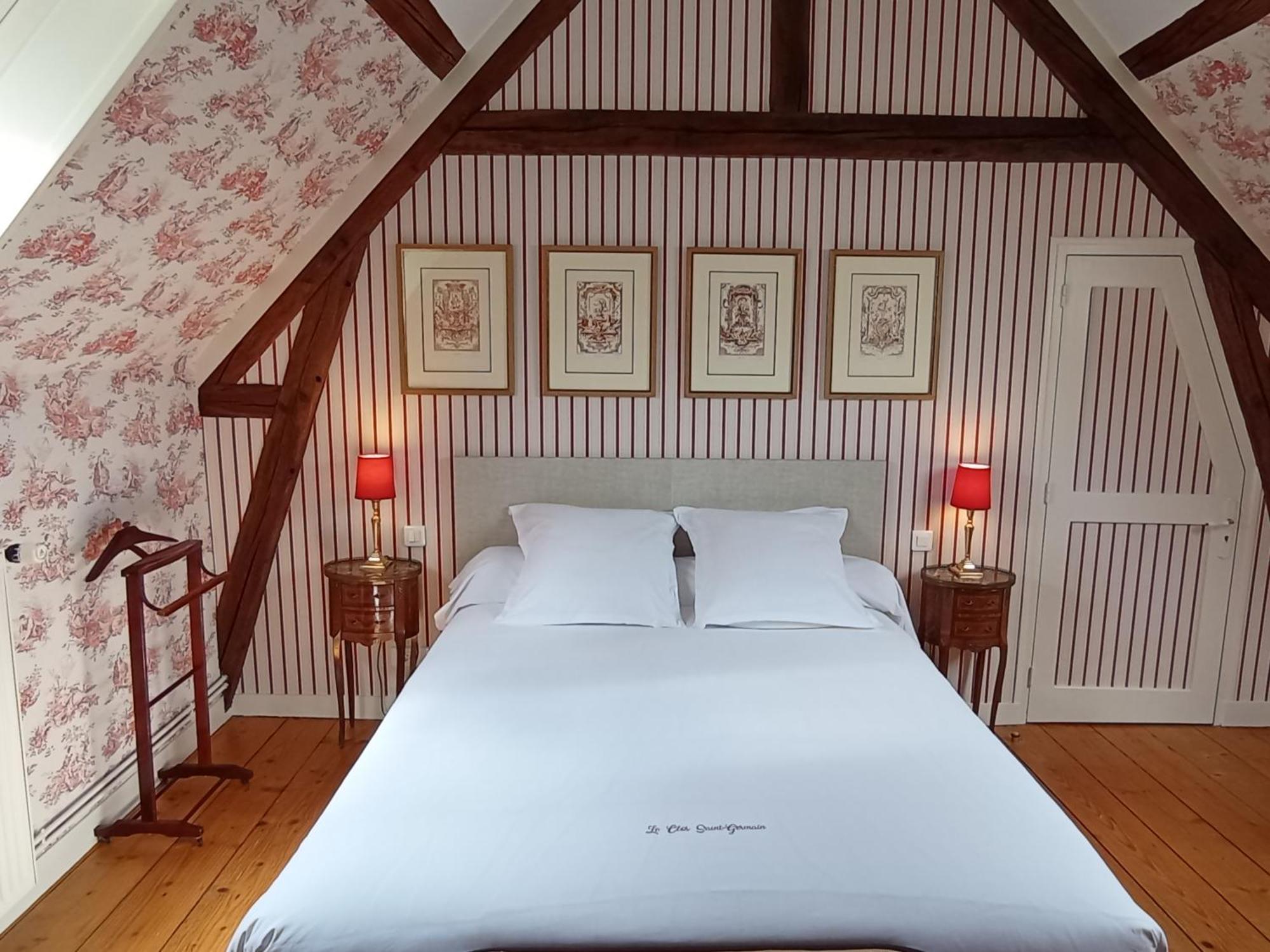 Le Clos Saint-Germain Rugles Экстерьер фото